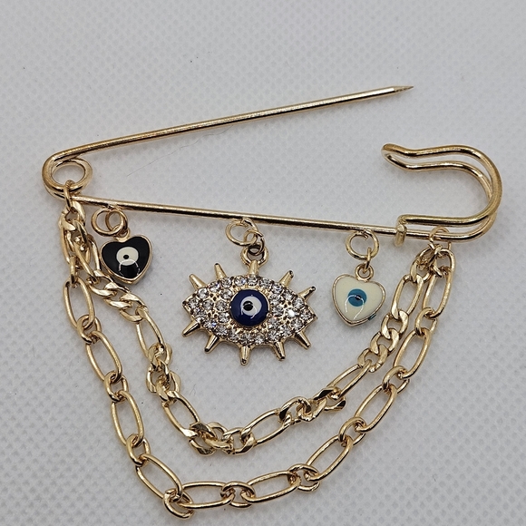 NEW! Goldtone Brooch with charms - Picture 2 of 3